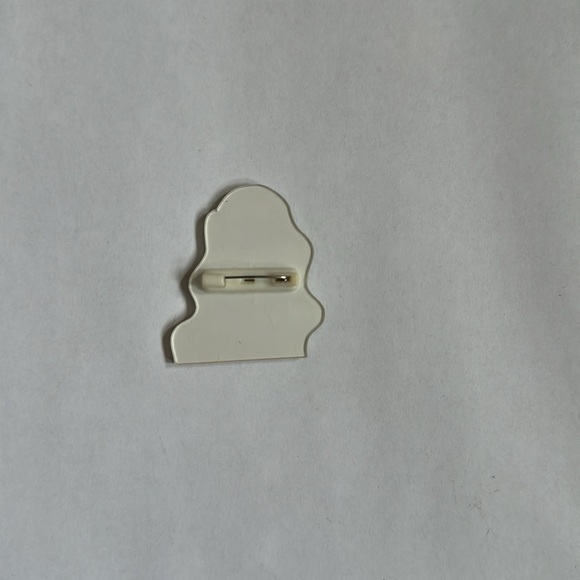 Fancy fashion pin - free with a purchase of an item - Picture 2 of 5